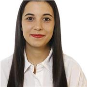 Psicóloga que brinda apoyo escolar a niños de primaria o secundaria con o sin necesidades educativas especiales